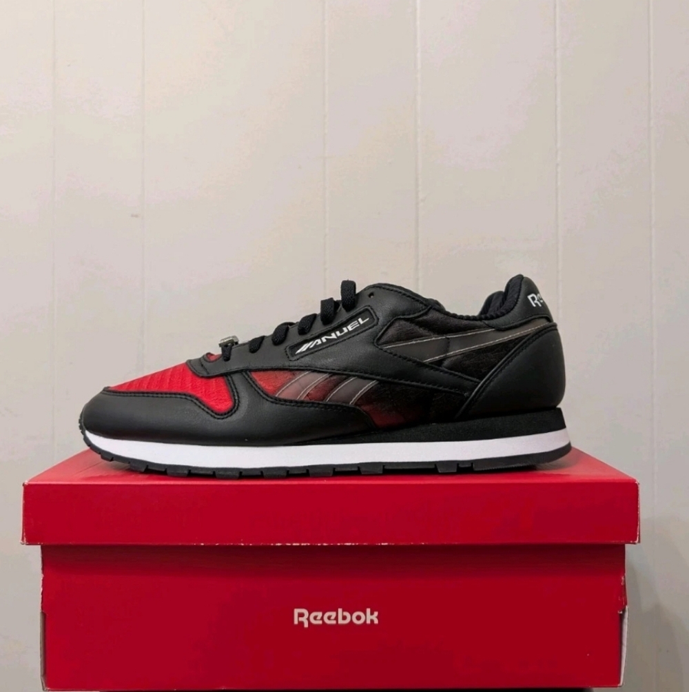 Reebok Men's Black and Red Sneakers